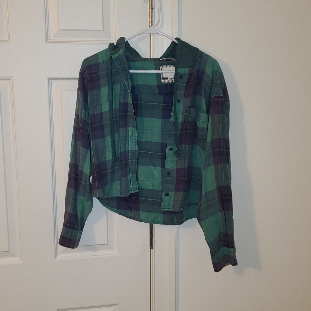 American Eagle cropped hooded flannel